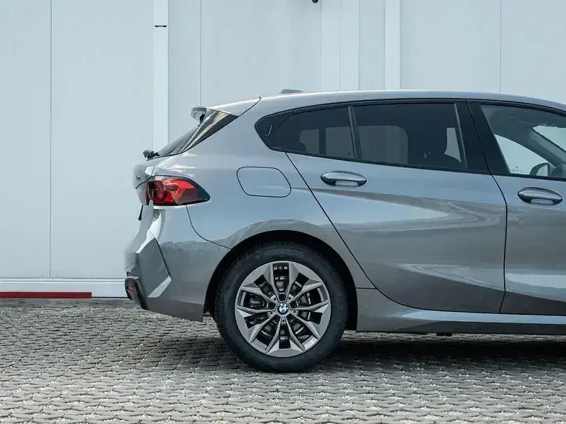 Gebraucht BMW 120 Sport Line 170 PS (125 kW) 2025 Skyscraper grey metalllic Kleinwagen