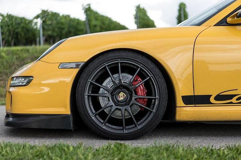Gelb Gebraucht 2005 Porsche 911 Carrera S | 52.499 € (Etwas zu teuer) - Bild 1/4