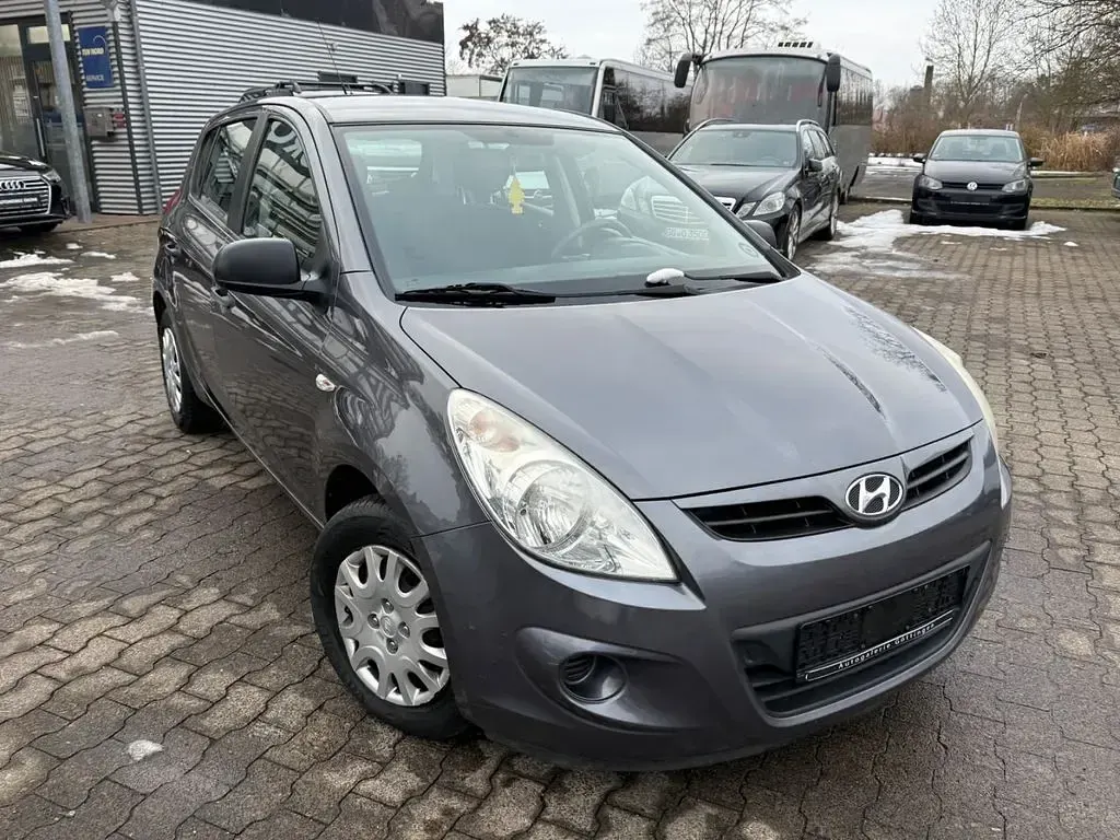 Gebraucht Hyundai i20 Classic 86 PS (63 kW) 2012 Grau Kleinwagen