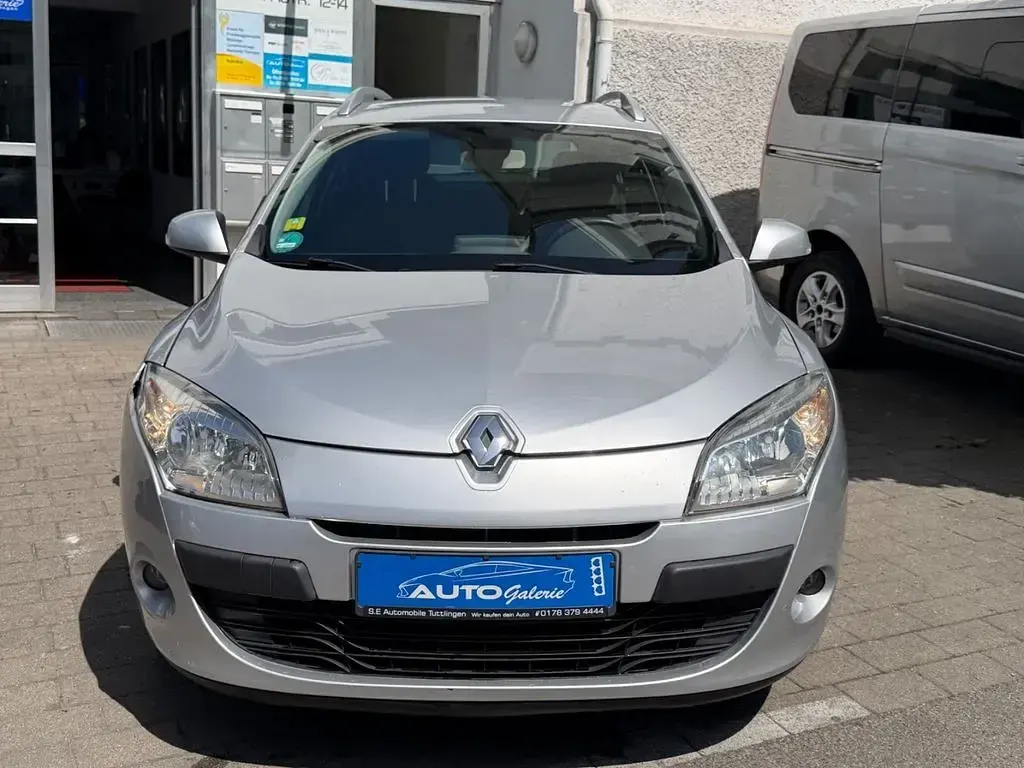 Gebraucht Renault Mégane III Dynamique 110 PS (80 kW) 2011 Silber Limousine