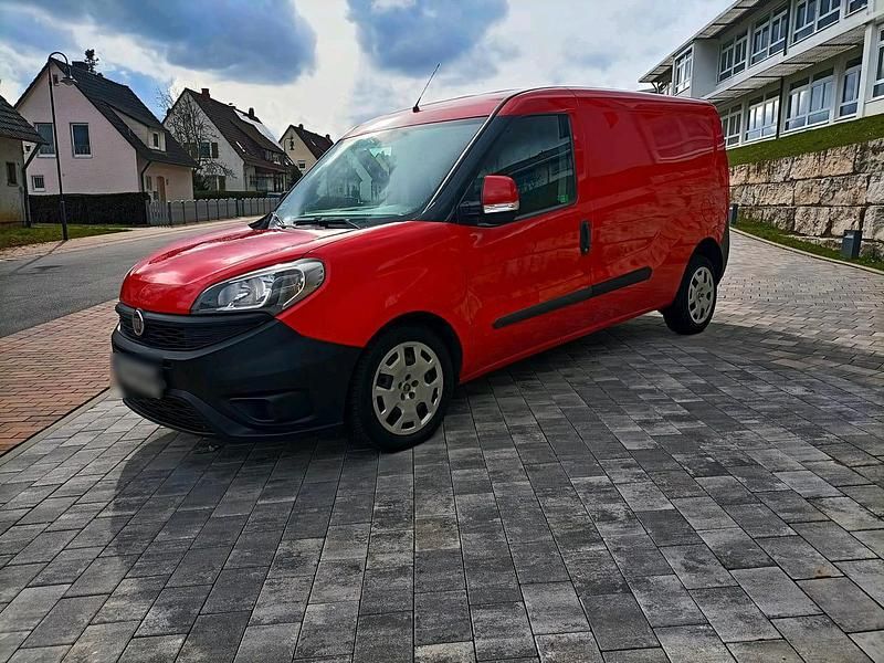 Gebraucht Fiat Doblò 105 PS (77 kW) 2016 Rot Van / Kleinbus