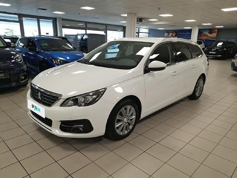 Weiß Gebraucht 2021 Peugeot 308 SW Allure Kombi | 19.470 € - Bild 1/1