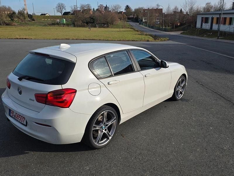 Weiß Gebraucht 2015 BMW 116 Advantage Kleinwagen | 9.890 € (Fairer Preis) - Bild 1/4