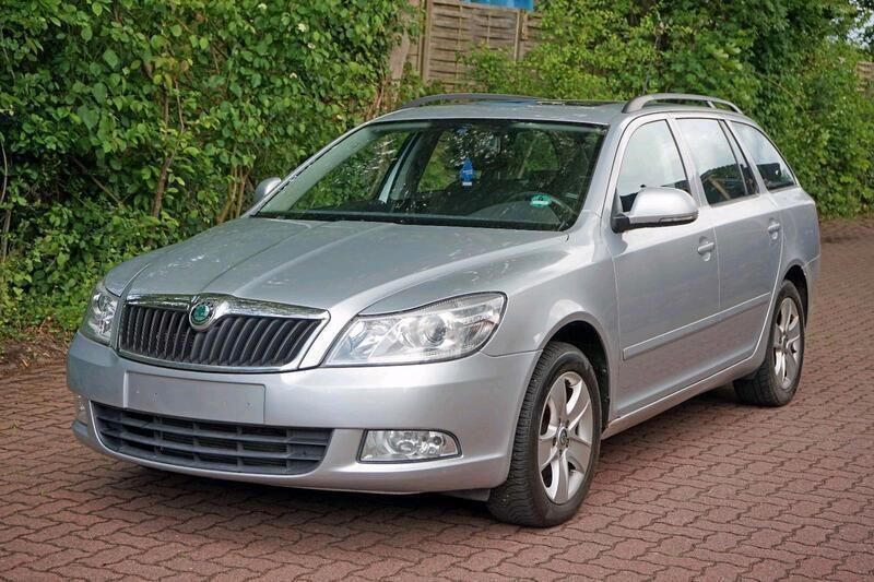 Silber Gebraucht 2010 Skoda Octavia Elegance Kombi | 2.750 € (Superpreis) - Bild 1/4