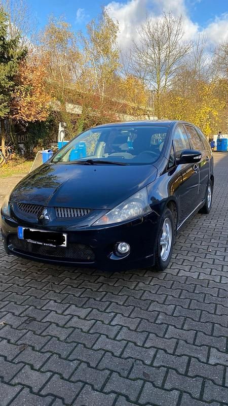 Schwarz Gebraucht 2005 Mitsubishi Grandis Van / Kleinbus | 3.500 € (Etwas zu teuer) - Bild 1/4