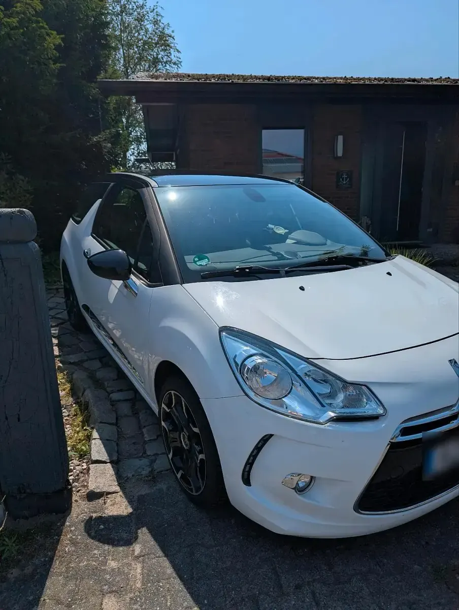 Gebraucht Citroën DS3 Chic 82 PS (60 kW) 2015 Weiß Limousine