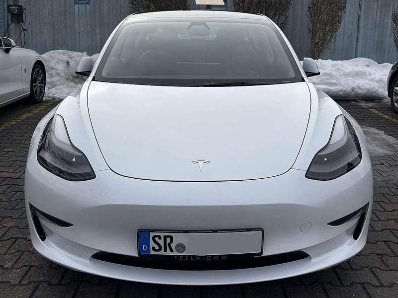 Weiß Gebraucht 2021 Tesla Model 3 Limousine | 23.900 € (Superpreis) - Bild 1/4