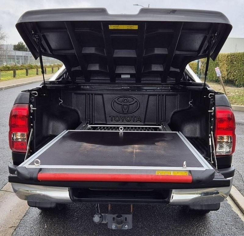 Gebraucht Toyota HiLux 150 PS (110 kW) 2016 Schwarz Pickup