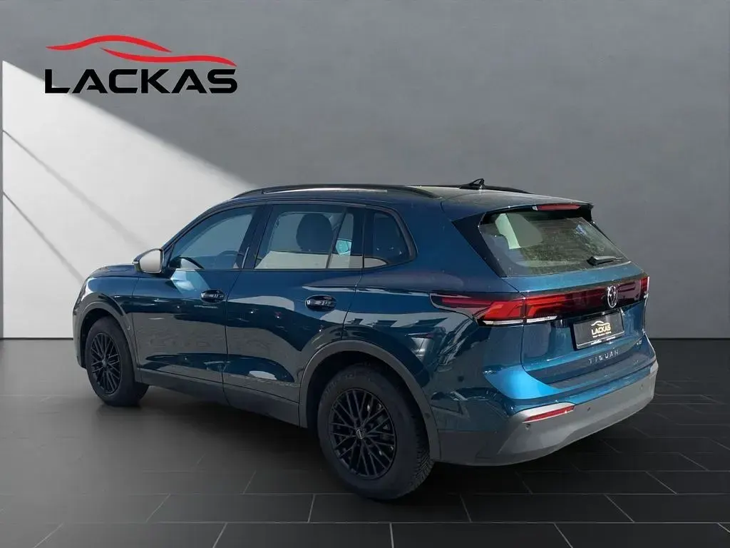 Gebraucht VW Tiguan 131 PS (96 kW) 2024 Blau SUV