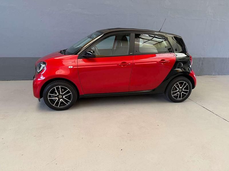 Gebraucht Smart ForFour Passion 90 PS (66 kW) 2016 Schwarz/ cadmiumrot Kleinwagen