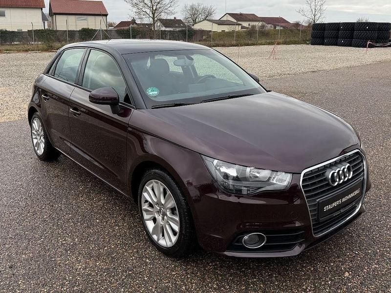 Rot Gebraucht 2013 Audi A1 Sportback Ambition Kleinwagen | 7.499 € (Guter Preis) - Bild 1/4