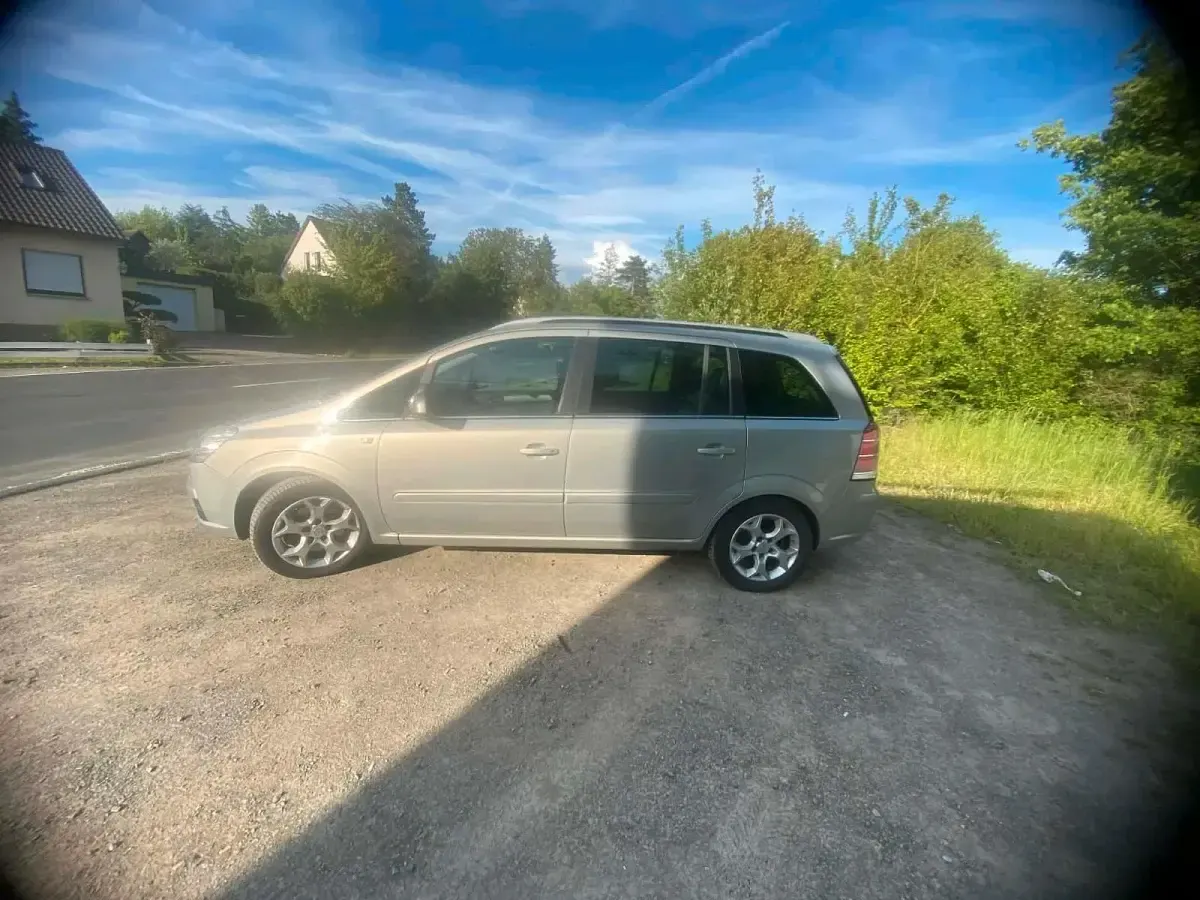 Używany Opel Zafira 150 KM (110 kW) 2006 Srebrny Minivan