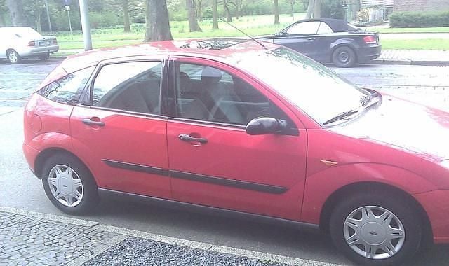 Gebraucht Ford Focus 75 PS (55 kW) 1999 Rot Limousine