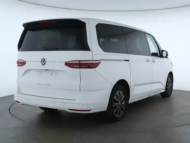 Gebraucht VW Multivan Basis 150 PS (110 kW) 2024 Van / Kleinbus