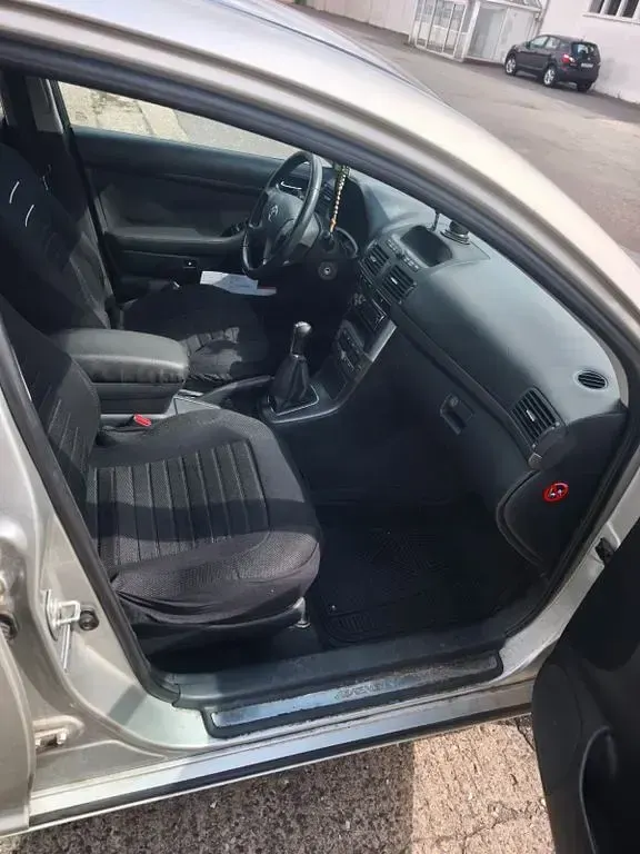 Gebraucht Toyota Avensis 129 PS (94 kW) 2006 Silber Limousine