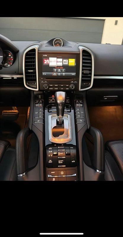 Second-hand Porsche Cayenne Platinum Edition 262 CP (192 kW) 2017 Negru SUV