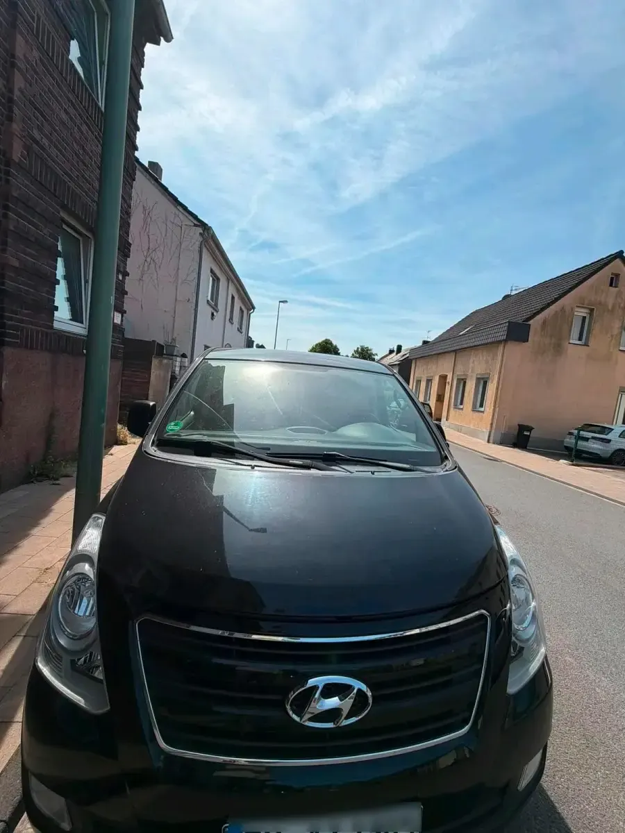 Gebraucht Hyundai H-1 2018 Schwarz Van / Kleinbus