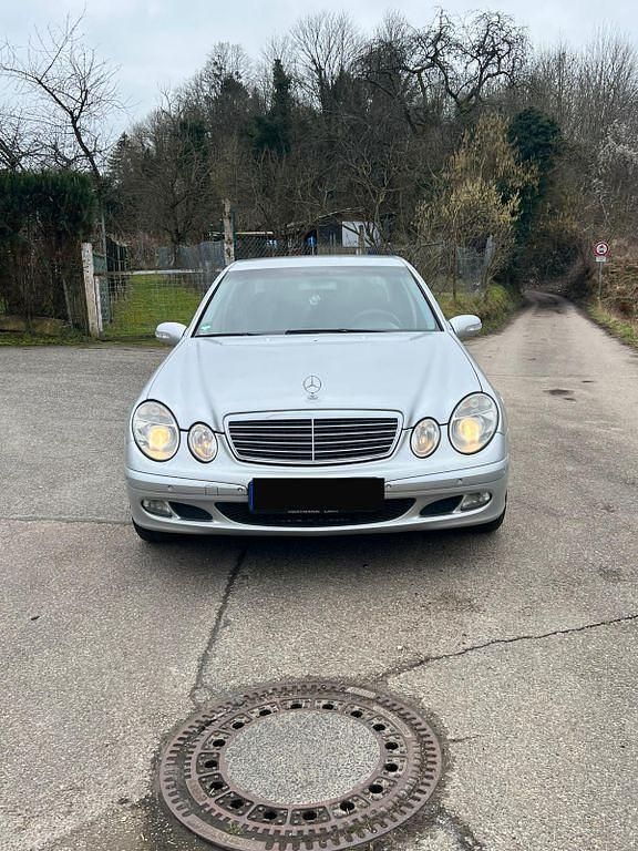 Gebraucht Mercedes E220 150 PS (110 kW) 2005 Silber Limousine
