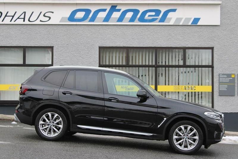 Schwarz Gebraucht 2022 BMW X3 Sport Line SUV | 33.400 € - Bild 1/4