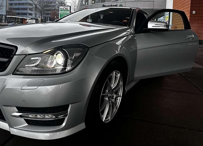 Gebraucht Mercedes C250 204 PS (150 kW) 2015 Silber Coupé