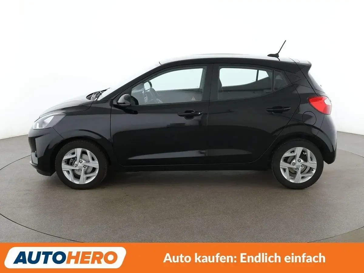 Gebraucht Hyundai i10 Trend 67 PS (49 kW) 2022 Schwarz Kleinwagen