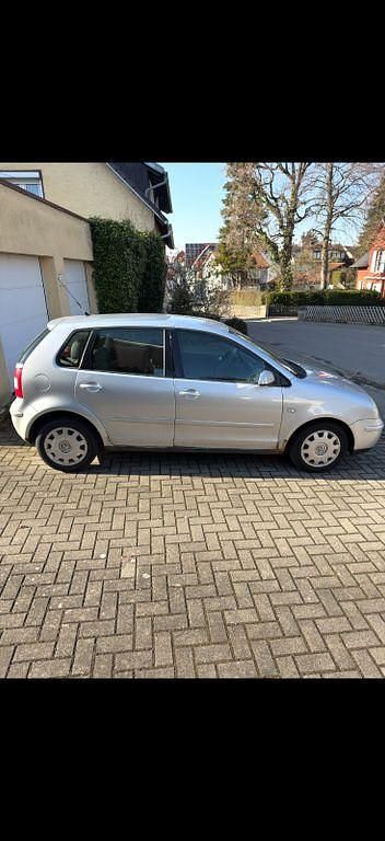Gebraucht VW Polo Basis 75 PS (55 kW) 2002 Silber Limousine