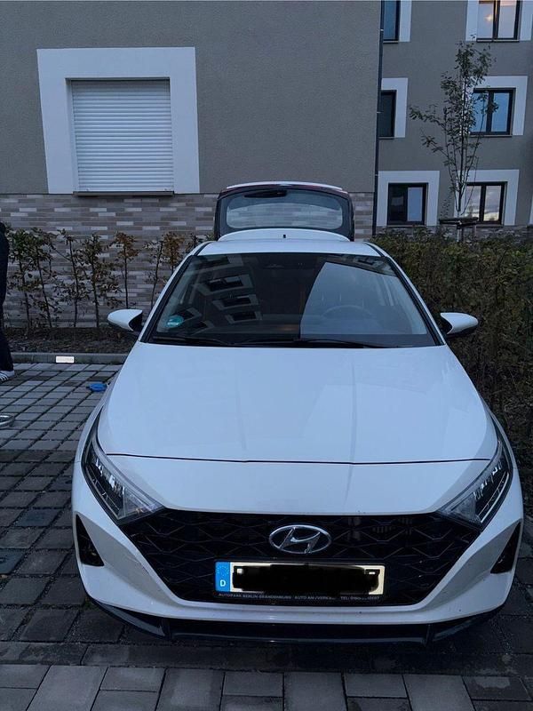Weiß Gebraucht 2022 Hyundai i20 Comfort Kleinwagen | 15.500 € (Guter Preis) - Bild 1/4