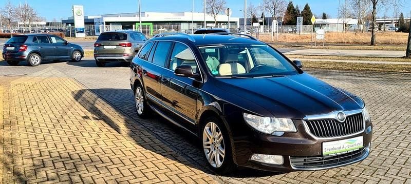 Gebraucht Skoda Superb Elegance 170 PS (125 kW) 2012 Schwarz Kombi