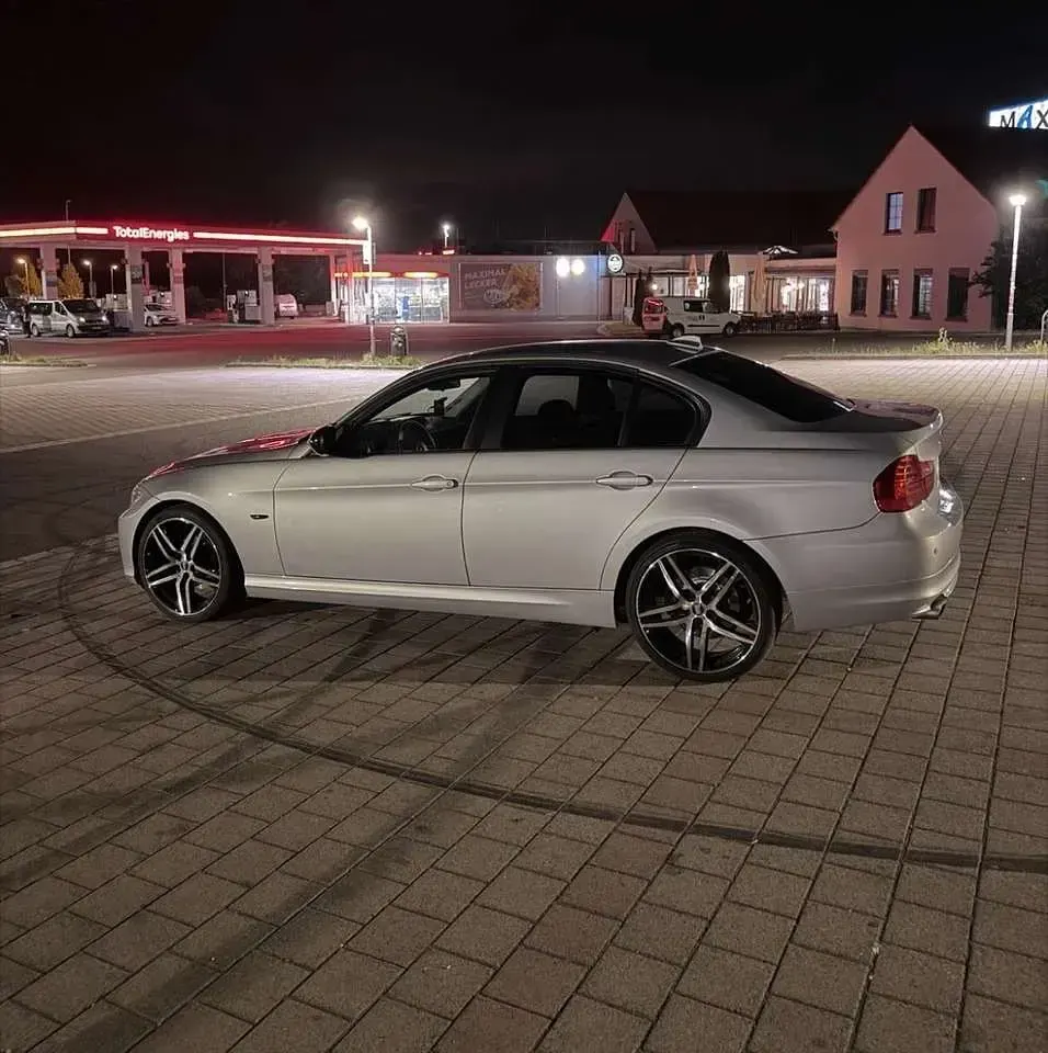 Gebraucht BMW 320 177 PS (130 kW) 2010 Limousine