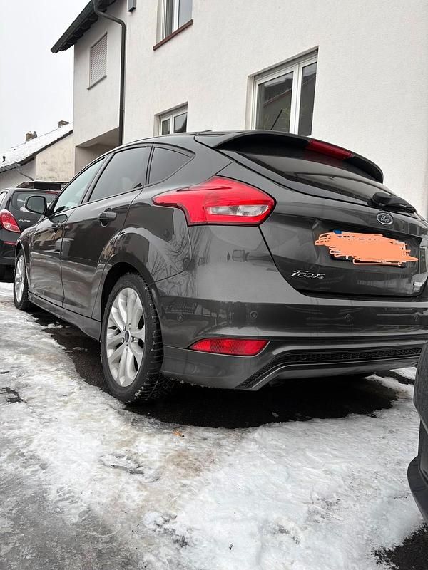 Gebraucht Ford Focus ST-Line 125 PS (91 kW) 2017 Grau Limousine