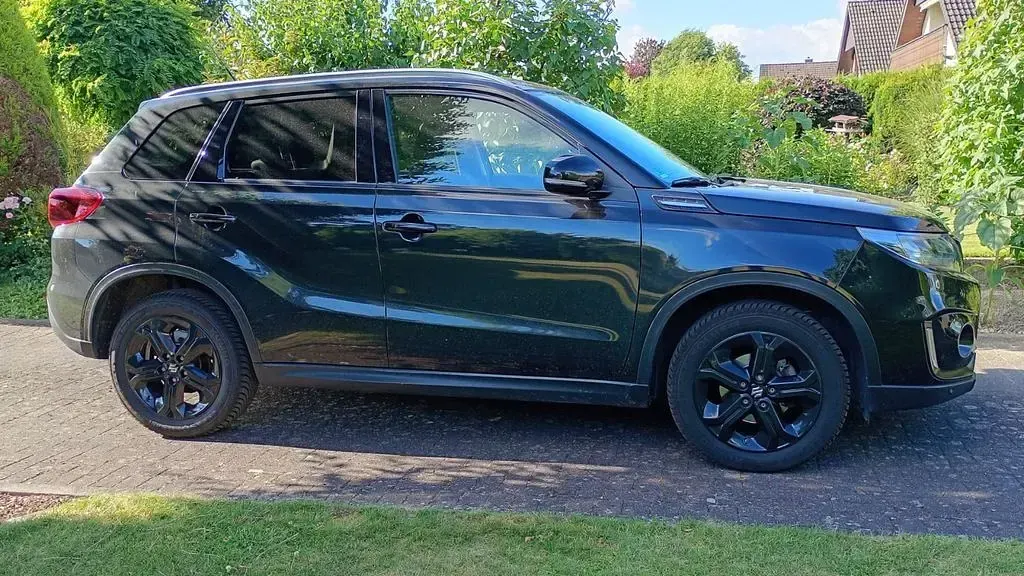Gebraucht Suzuki Vitara Comfort+ 129 PS (94 kW) 2020 Schwarz SUV