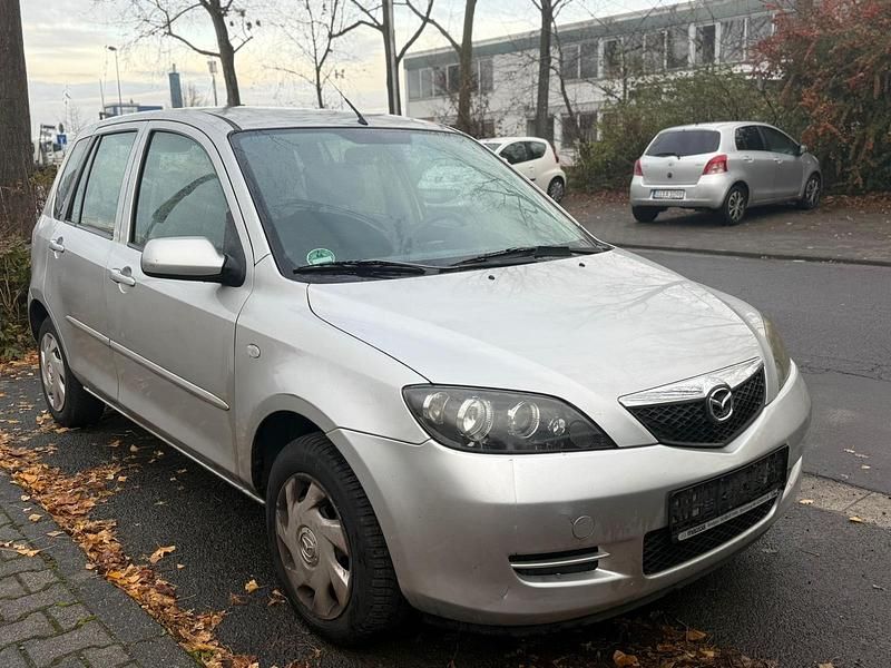 Grau Gebraucht 2007 Mazda 2 Limousine | 1.850 € (Superpreis) - Bild 1/4