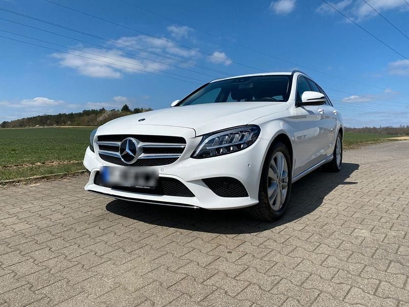 Weiß Gebraucht 2018 Mercedes C200 Avantgarde Kombi | 21.900 € - Bild 1/4