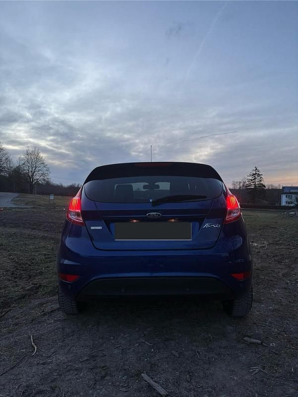 Gebraucht Ford Fiesta Titanium 125 PS (91 kW) 2016 Blau Kleinwagen