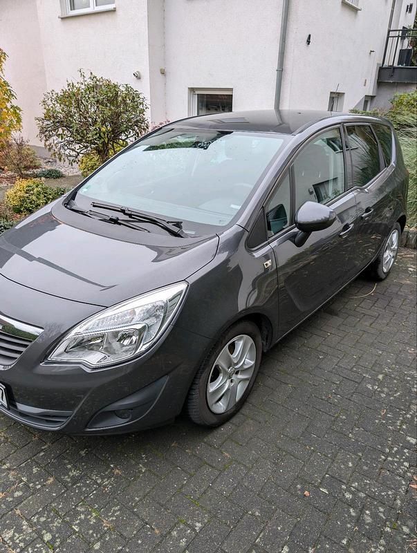 Grau Gebraucht 2011 Opel Meriva Van / Kleinbus | 6.890 € (Fairer Preis) - Bild 1/4