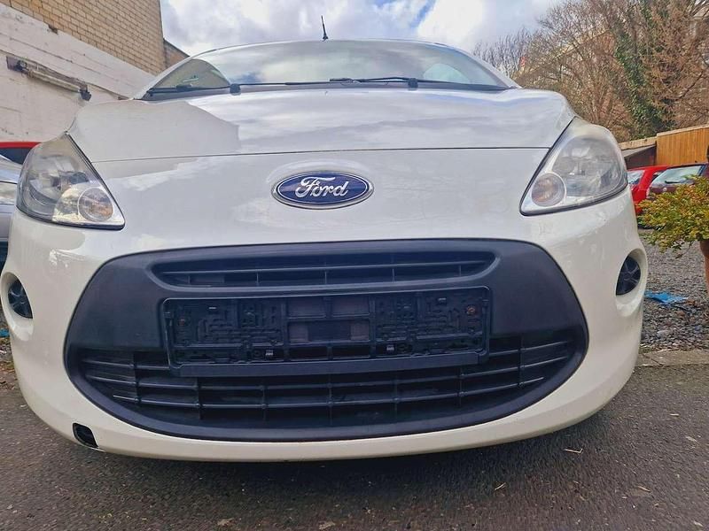 Gebraucht Ford Ka Trend 69 PS (50 kW) 2012 Weiß Kleinwagen