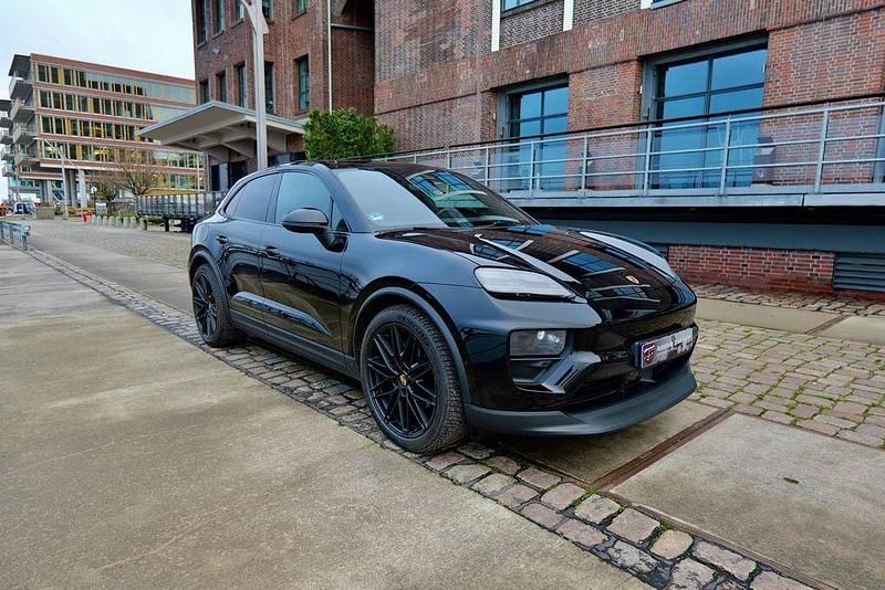 Gebraucht Porsche Macan 4 Electric 300 kW (408 PS) 2024 Schwarz SUV
