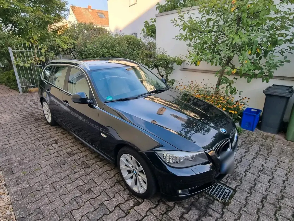 Gebraucht BMW 320 184 PS (135 kW) 2010 Schwarz Kombi
