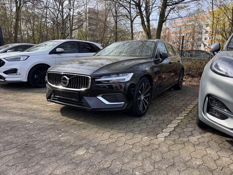 Gebraucht Volvo V60 Core 253 PS (186 kW) 2022 Schwarz Kombi