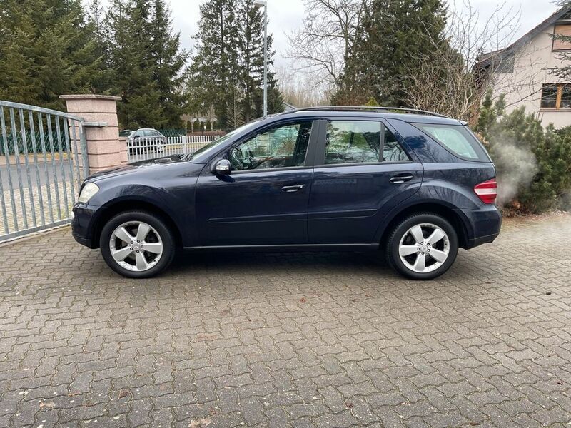 Gebraucht Mercedes ML320 224 PS (164 kW) 2006 Violett SUV
