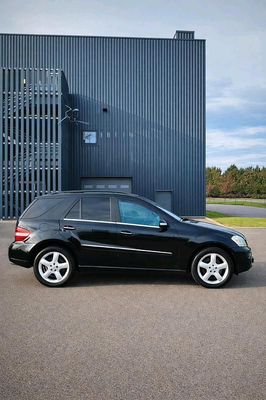 Gebraucht Mercedes ML320 224 PS (164 kW) 2007 Schwarz SUV