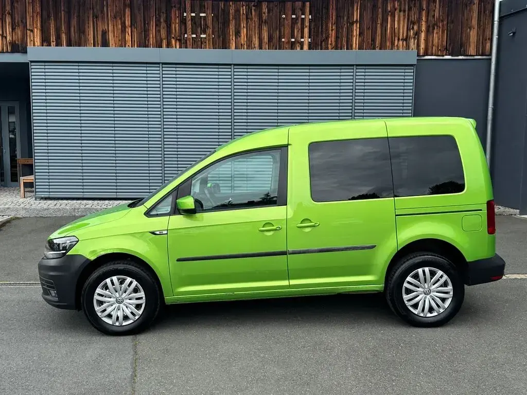 Gebraucht VW Caddy Trendline 122 PS (89 kW) 2016 Grün Van / Kleinbus