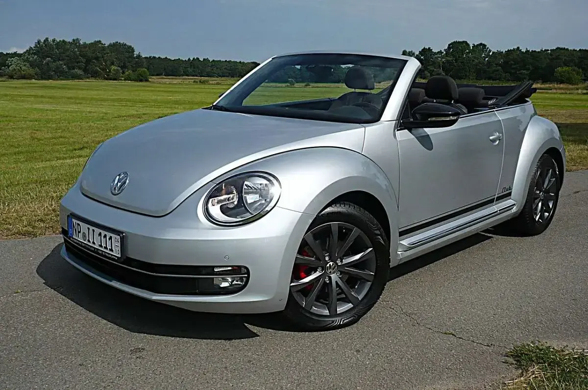 Gebraucht VW Beetle Cabriolet CLUB 105 PS (77 kW) 2015 Silber Cabrio