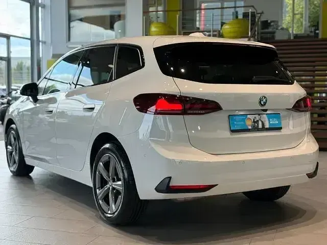 Gebraucht BMW 230e Active Tourer Performance 326 PS (239 kW) 2024 Weiß Van / Kleinbus