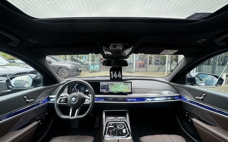 Gebraucht BMW 740 M Sport 299 PS (219 kW) 2024 Black sapphire Limousine