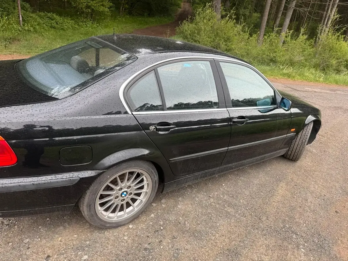 Gebraucht BMW 323 170 PS (125 kW) 1999 Schwarz Limousine