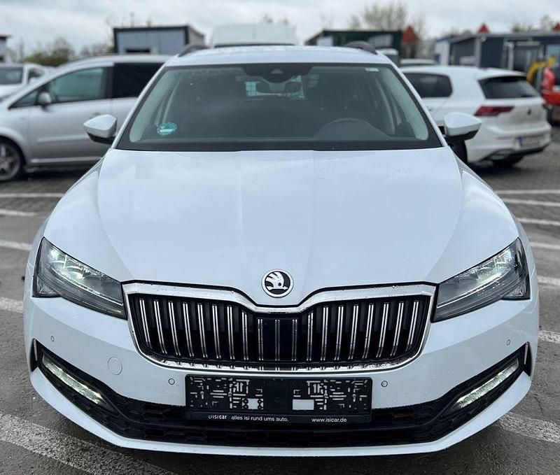 Gebraucht Skoda Superb 150 PS (110 kW) 2022 Weiß Kombi