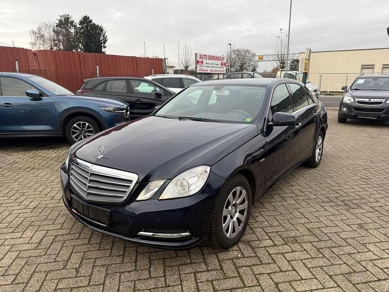 Blau Gebraucht 2012 Mercedes E220 Limousine | 7.699 € (Guter Preis) - Bild 1/4
