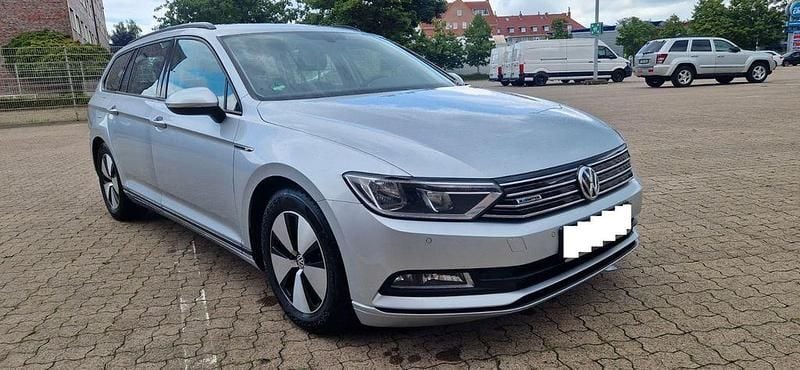 Silber Gebraucht 2016 VW Passat Trendline Kombi | 7.990 € (Superpreis) - Bild 1/4