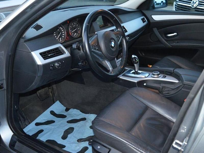 Gebraucht BMW 523 Advantage 190 PS (139 kW) 2009 Spacegrau Kombi